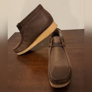 Men's brown Wallabies